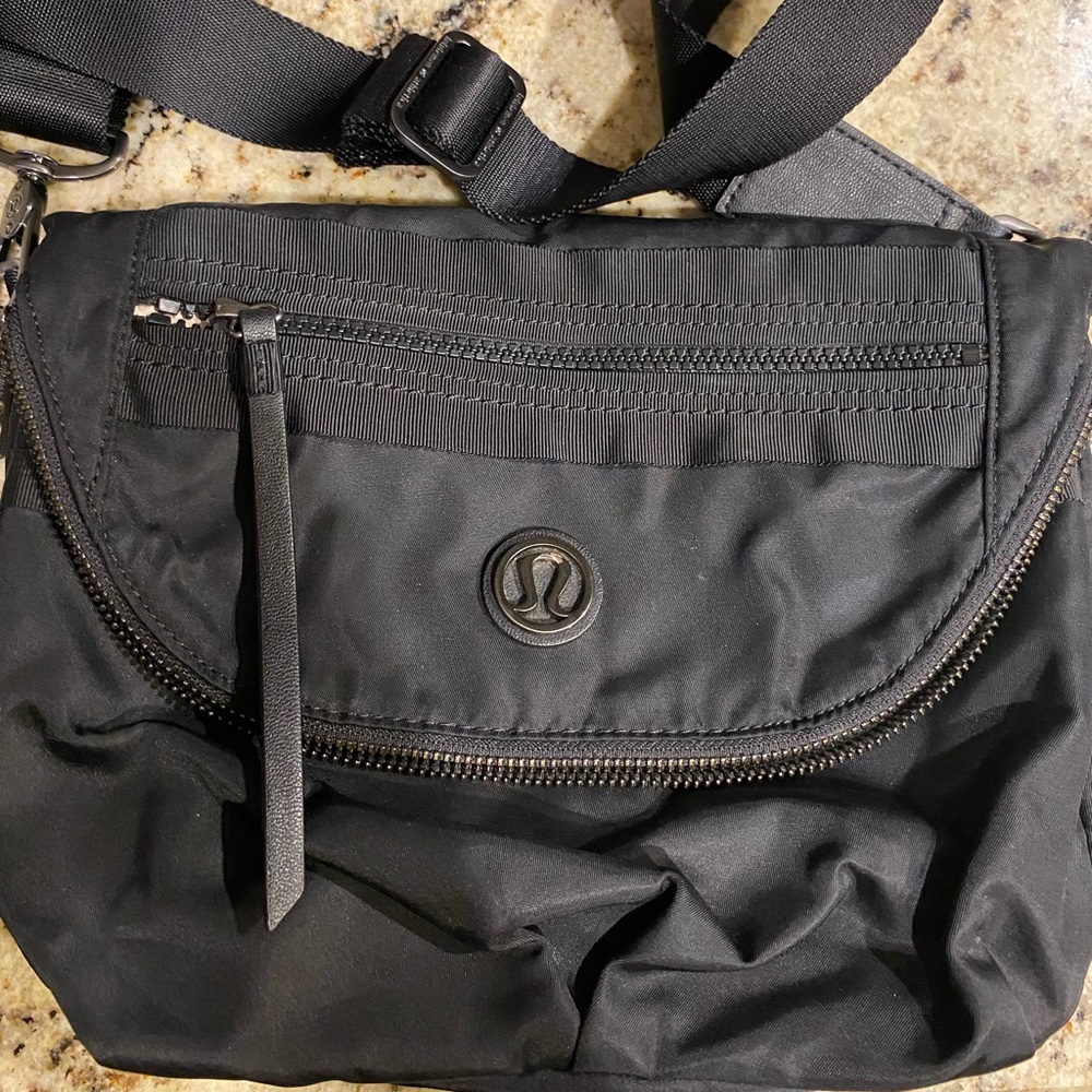 Lululemon festival bag